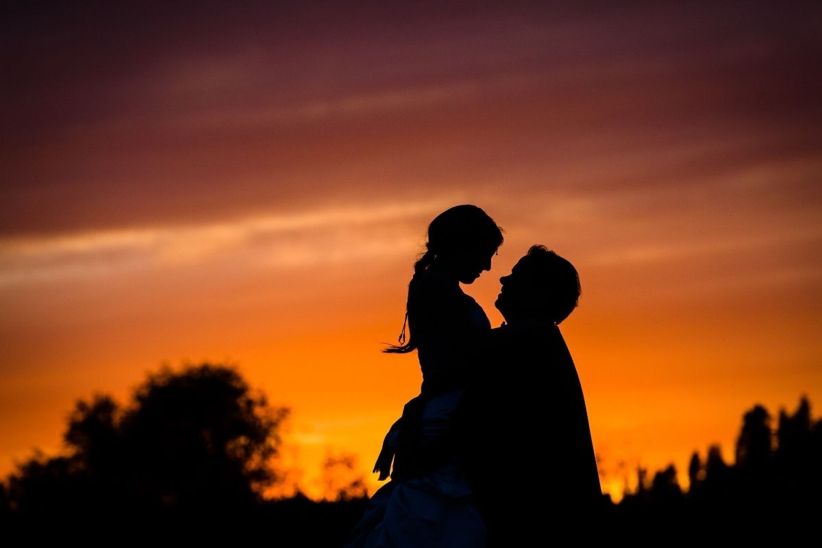 What Is Silhouette Photography (And Tips And Tricks)